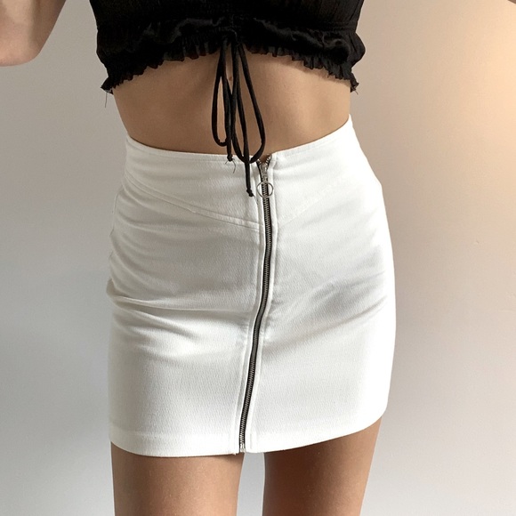 White mini skirt - Picture 4 of 4